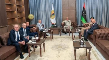 بحث فرص الاستثمار في ليبيا خلال لقاء نجيب ساويرس مع حفتر ببنغازي
